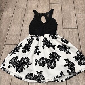 Black & white floral dress #floraldress